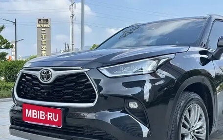Toyota Highlander, 2024 год, 5 300 000 рублей, 8 фотография