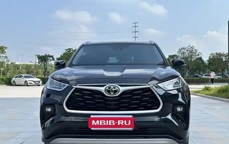 Toyota Highlander, 2024 год, 5 300 000 рублей, 2 фотография