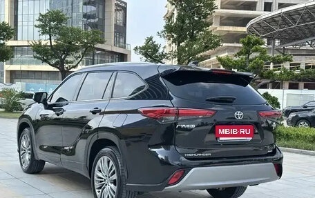 Toyota Highlander, 2024 год, 5 300 000 рублей, 6 фотография