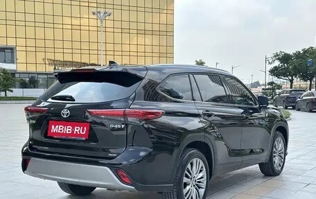 Toyota Highlander, 2024 год, 5 300 000 рублей, 4 фотография