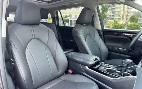 Toyota Highlander, 2024 год, 5 300 000 рублей, 16 фотография