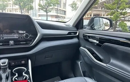Toyota Highlander, 2024 год, 5 300 000 рублей, 15 фотография