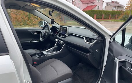 Toyota RAV4, 2020 год, 3 300 000 рублей, 7 фотография