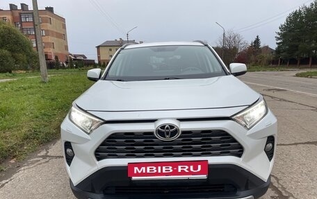 Toyota RAV4, 2020 год, 3 300 000 рублей, 3 фотография