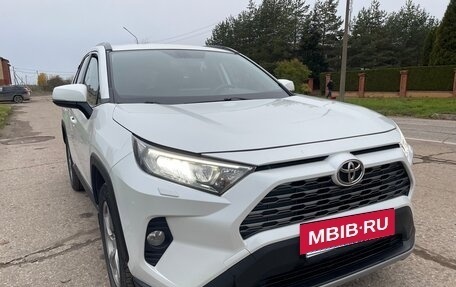Toyota RAV4, 2020 год, 3 300 000 рублей, 4 фотография