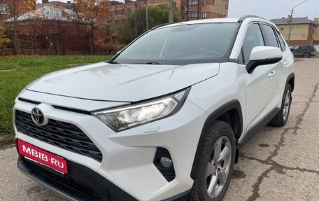 Toyota RAV4, 2020 год, 3 300 000 рублей, 2 фотография