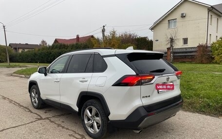 Toyota RAV4, 2020 год, 3 300 000 рублей, 9 фотография