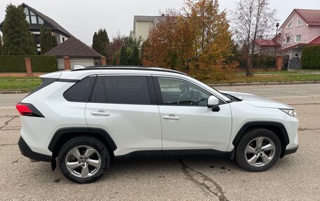 Toyota RAV4, 2020 год, 3 300 000 рублей, 14 фотография