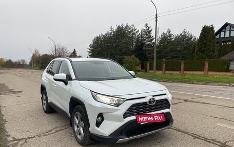 Toyota RAV4, 2020 год, 3 300 000 рублей, 12 фотография