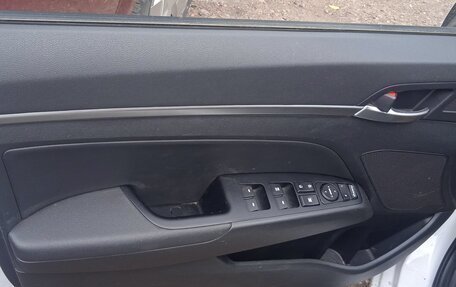 Hyundai Avante, 2018 год, 1 800 000 рублей, 5 фотография