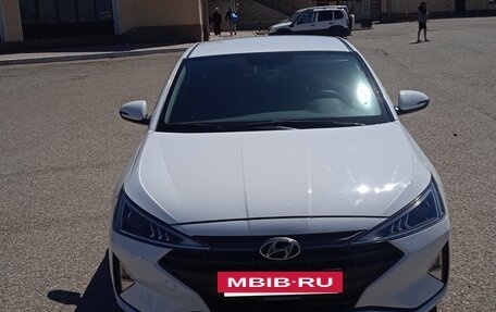 Hyundai Avante, 2018 год, 1 800 000 рублей, 2 фотография