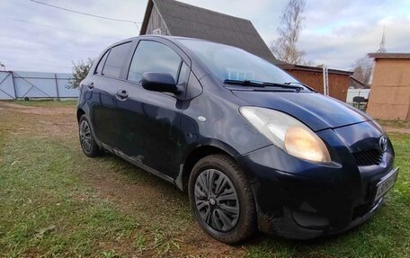 Toyota Yaris III рестайлинг, 2010 год, 495 000 рублей, 2 фотография