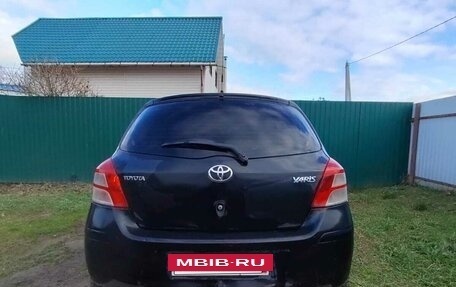 Toyota Yaris III рестайлинг, 2010 год, 495 000 рублей, 3 фотография