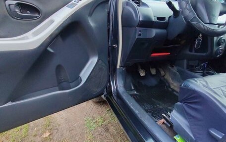 Toyota Yaris III рестайлинг, 2010 год, 495 000 рублей, 8 фотография