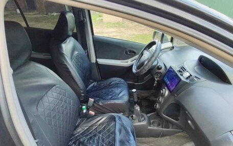 Toyota Yaris III рестайлинг, 2010 год, 495 000 рублей, 14 фотография