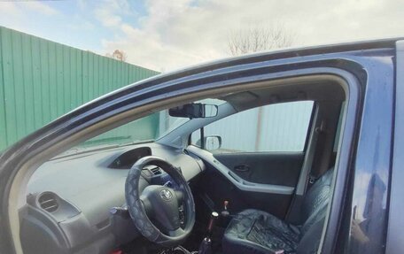 Toyota Yaris III рестайлинг, 2010 год, 495 000 рублей, 16 фотография