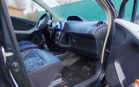 Toyota Yaris III рестайлинг, 2010 год, 495 000 рублей, 13 фотография