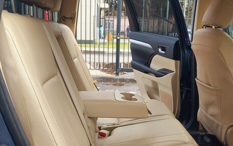 Toyota Highlander III, 2014 год, 2 800 000 рублей, 28 фотография