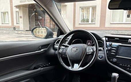 Toyota Camry, 2019 год, 2 600 000 рублей, 6 фотография