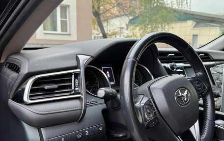Toyota Camry, 2019 год, 2 600 000 рублей, 9 фотография