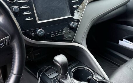 Toyota Camry, 2019 год, 2 600 000 рублей, 10 фотография