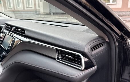 Toyota Camry, 2019 год, 2 600 000 рублей, 8 фотография