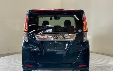 Toyota Roomy I, 2022 год, 998 000 рублей, 6 фотография