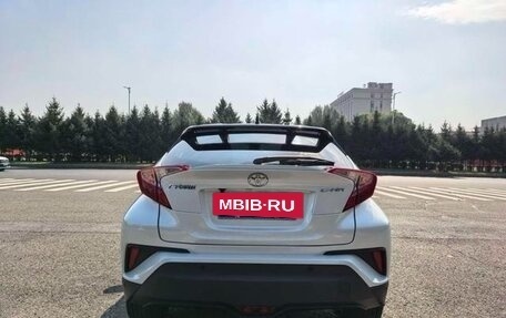 Toyota C-HR I рестайлинг, 2022 год, 2 100 000 рублей, 5 фотография