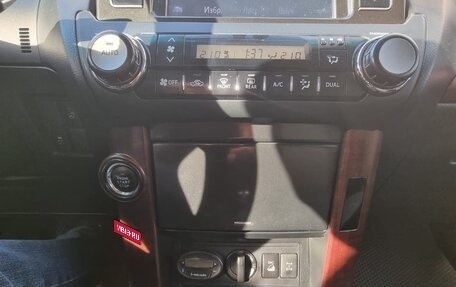 Toyota Land Cruiser Prado 150 рестайлинг 2, 2014 год, 3 270 000 рублей, 10 фотография
