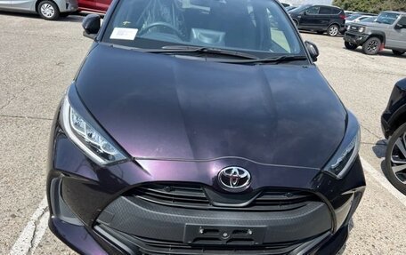 Toyota Yaris, 2022 год, 1 100 000 рублей, 2 фотография