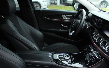 Mercedes-Benz E-Класс, 2017 год, 2 900 000 рублей, 13 фотография