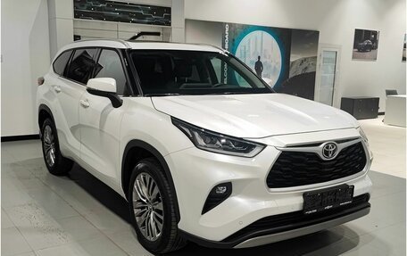 Toyota Highlander, 2024 год, 6 800 000 рублей, 3 фотография