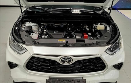 Toyota Highlander, 2024 год, 6 800 000 рублей, 9 фотография
