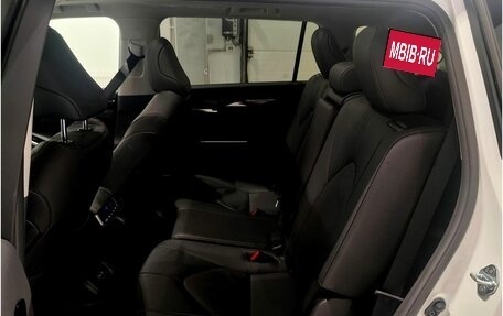 Toyota Highlander, 2024 год, 6 800 000 рублей, 7 фотография