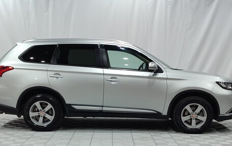 Mitsubishi Outlander III рестайлинг 3, 2017 год, 2 200 000 рублей, 4 фотография