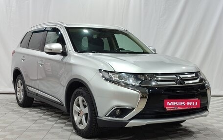 Mitsubishi Outlander III рестайлинг 3, 2017 год, 2 200 000 рублей, 3 фотография