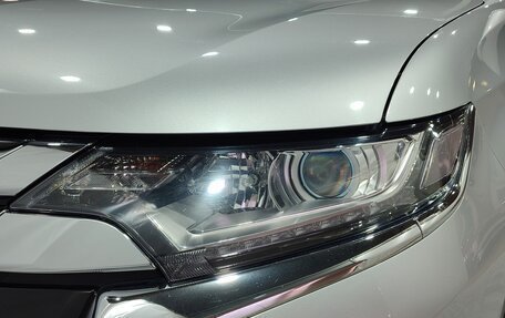 Mitsubishi Outlander III рестайлинг 3, 2017 год, 2 200 000 рублей, 9 фотография