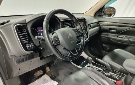 Mitsubishi Outlander III рестайлинг 3, 2017 год, 2 200 000 рублей, 17 фотография