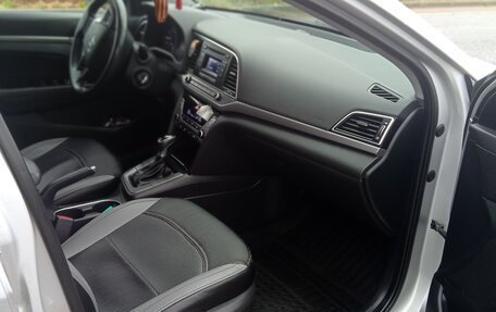 Hyundai Elantra VI рестайлинг, 2016 год, 1 300 000 рублей, 11 фотография