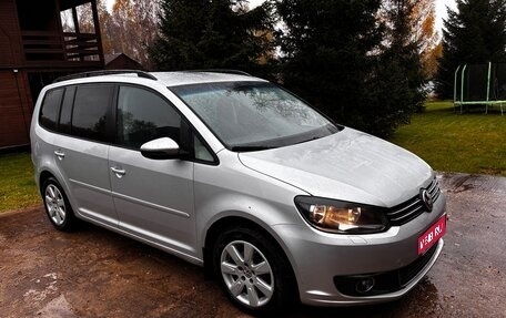 Volkswagen Touran III, 2011 год, 950 000 рублей, 1 фотография