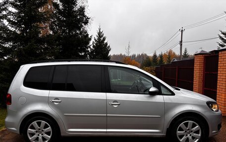 Volkswagen Touran III, 2011 год, 950 000 рублей, 2 фотография