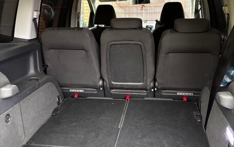 Volkswagen Touran III, 2011 год, 950 000 рублей, 10 фотография