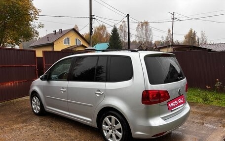 Volkswagen Touran III, 2011 год, 950 000 рублей, 4 фотография