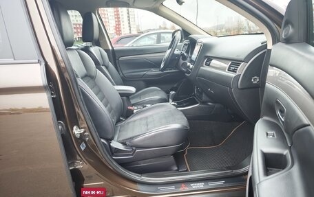 Mitsubishi Outlander III рестайлинг 3, 2021 год, 2 800 000 рублей, 9 фотография