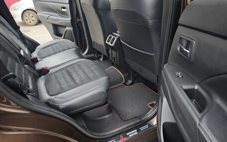 Mitsubishi Outlander III рестайлинг 3, 2021 год, 2 800 000 рублей, 21 фотография