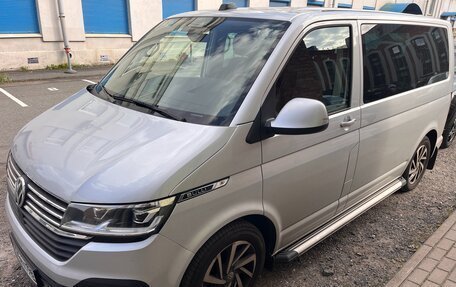 Volkswagen Multivan T6 рестайлинг, 2021 год, 6 400 000 рублей, 2 фотография