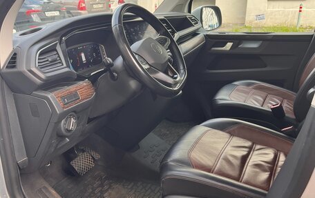 Volkswagen Multivan T6 рестайлинг, 2021 год, 6 400 000 рублей, 12 фотография