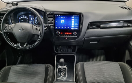 Mitsubishi Outlander III рестайлинг 3, 2021 год, 2 449 000 рублей, 5 фотография
