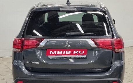 Mitsubishi Outlander III рестайлинг 3, 2021 год, 2 449 000 рублей, 3 фотография