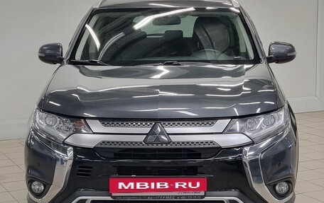 Mitsubishi Outlander III рестайлинг 3, 2021 год, 2 449 000 рублей, 2 фотография